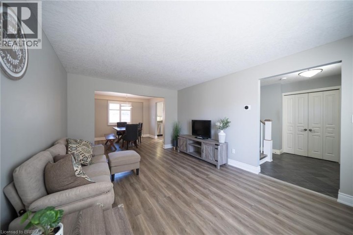 Photo 7 at 20 Hogarth Road, Beckett, Brantford