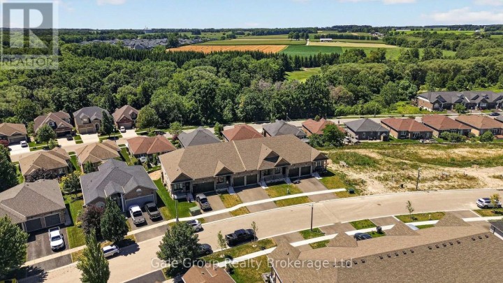 Photo 8 at 808 Garden Court Crescent, Woodstock - North, Woodstock