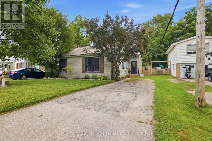 Photo 1 at 674 Hayball Street, Woodstock - North, Woodstock