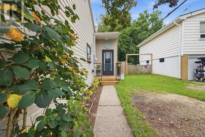 Photo 2 at 674 Hayball Street, Woodstock - North, Woodstock