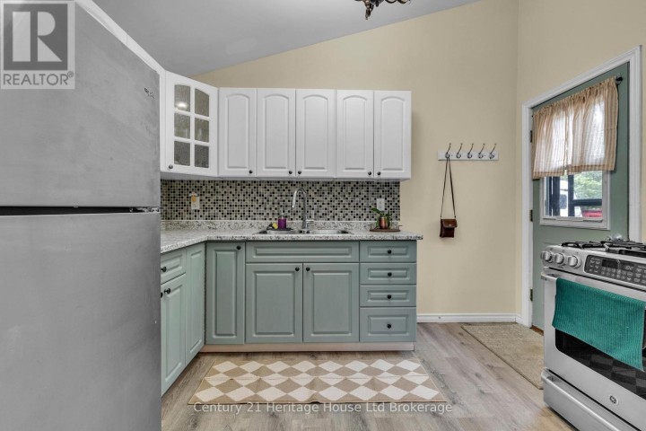 Photo 3 at 674 Hayball Street, Woodstock - North, Woodstock
