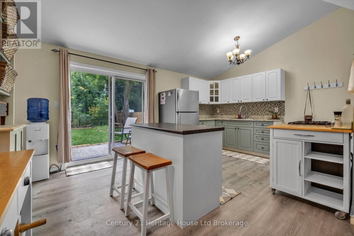 Photo 5 at 674 Hayball Street, Woodstock - North, Woodstock