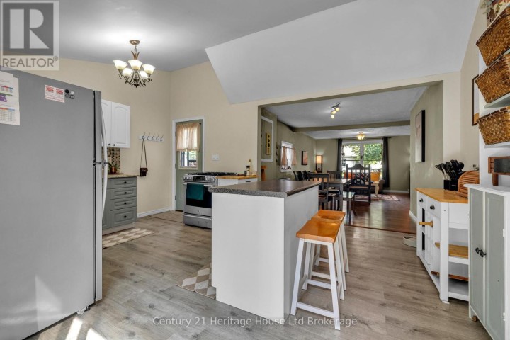 Photo 6 at 674 Hayball Street, Woodstock - North, Woodstock