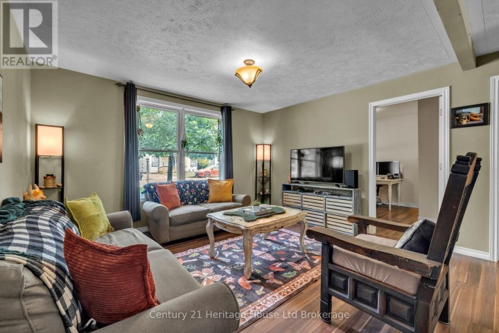 Photo 7 at 674 Hayball Street, Woodstock - North, Woodstock