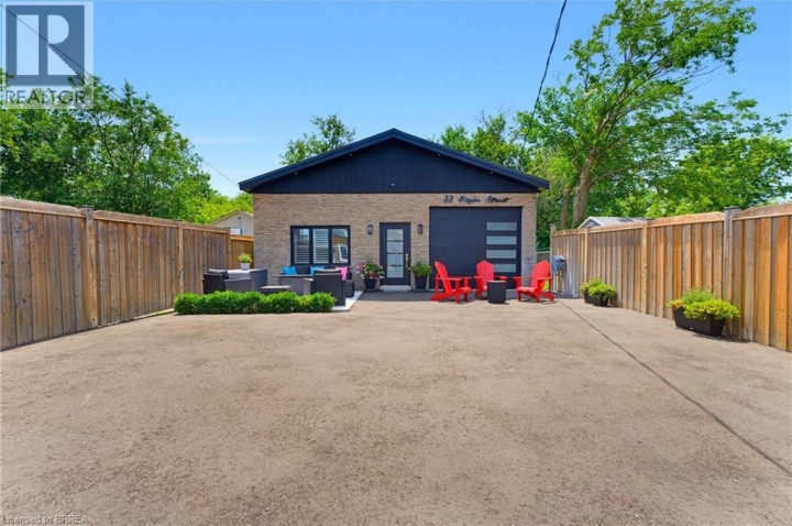 Photo 1 at 33 Elgin Street, East Ward, Brantford
