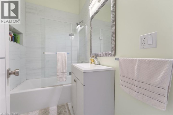 Photo 17 at 33 Elgin Street, East Ward, Brantford