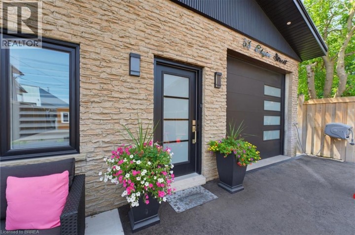 Photo 2 at 33 Elgin Street, East Ward, Brantford