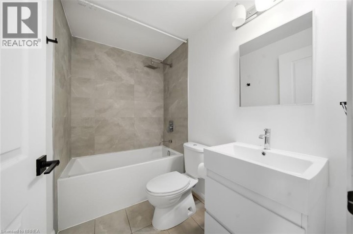 Photo 6 at 202 - 7 Erie Avenue, Eagle Place East, Brantford
