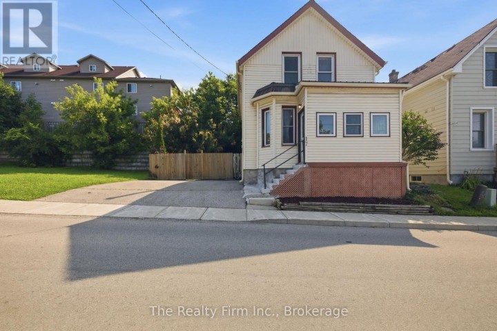 Photo 1 at 17 Douglas Street, Woodstock - South, Woodstock