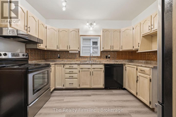 Photo 10 at 17 Douglas Street, Woodstock - South, Woodstock