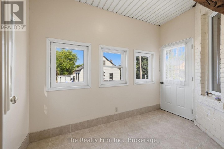 Photo 4 at 17 Douglas Street, Woodstock - South, Woodstock