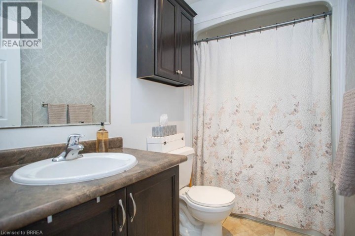 Photo 18 at 48 Nightingale Drive, Donegal / Mcguiness, Brantford