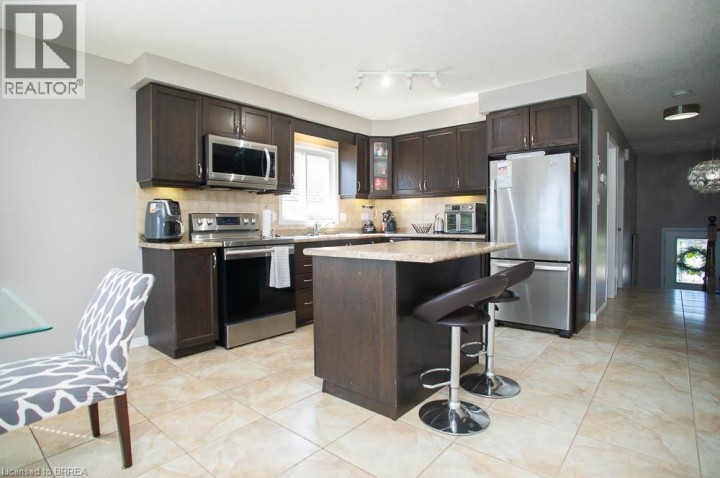 Photo 7 at 48 Nightingale Drive, Donegal / Mcguiness, Brantford