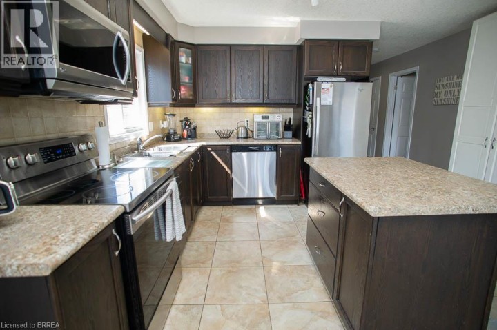 Photo 8 at 48 Nightingale Drive, Donegal / Mcguiness, Brantford