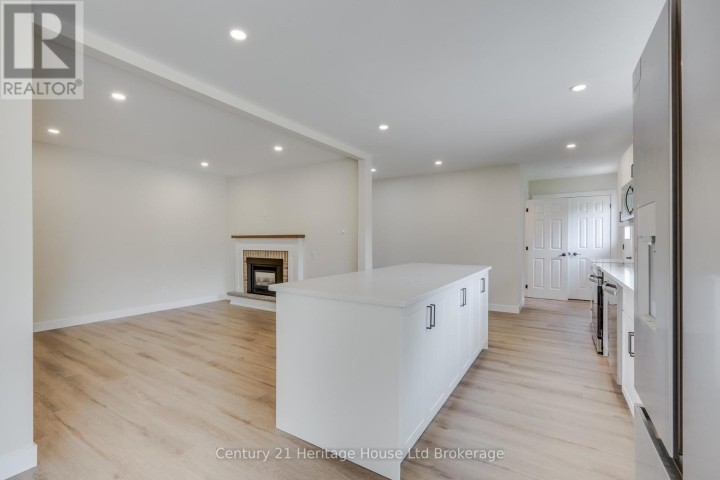 Photo 8 at 98 Maud Street, Woodstock - South, Woodstock