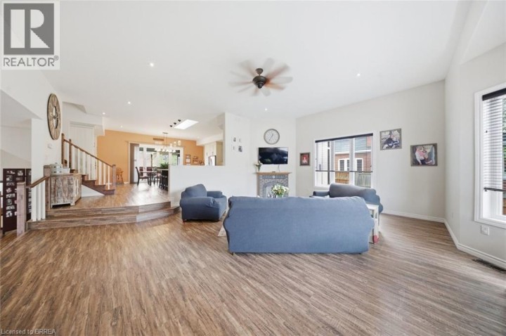 Photo 10 at 5 Echo Villa Avenue, Echo Place, Brantford