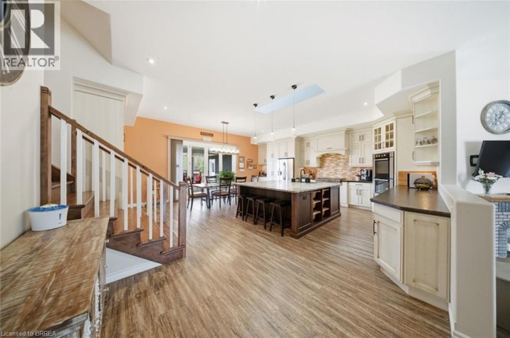 Photo 12 at 5 Echo Villa Avenue, Echo Place, Brantford