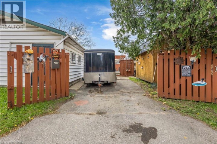 Photo 19 at 35 James Avenue, Echo Place, Brantford