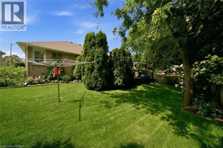 Photo 34 at 37 Mc Intosh Court, Brier Park, Brantford