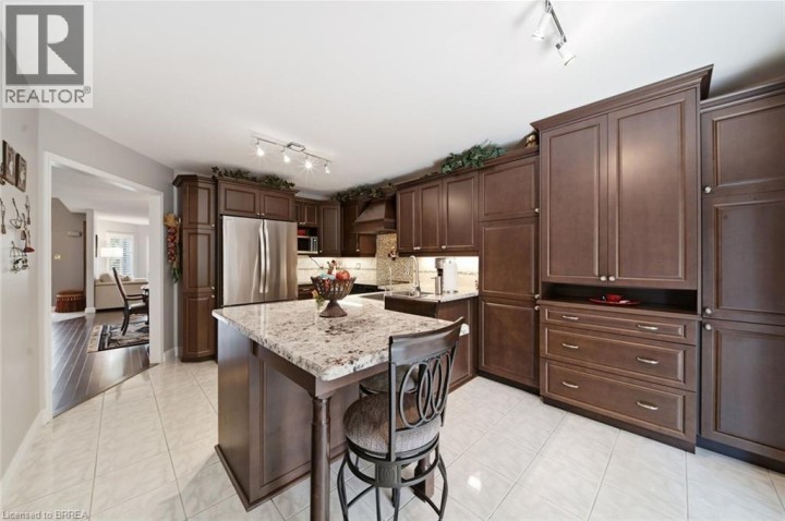 Photo 11 at 37 Mc Intosh Court, Brier Park, Brantford