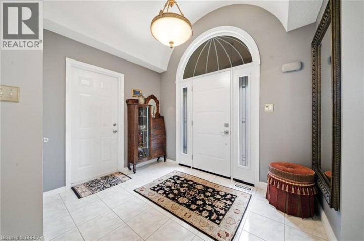 Photo 3 at 37 Mc Intosh Court, Brier Park, Brantford