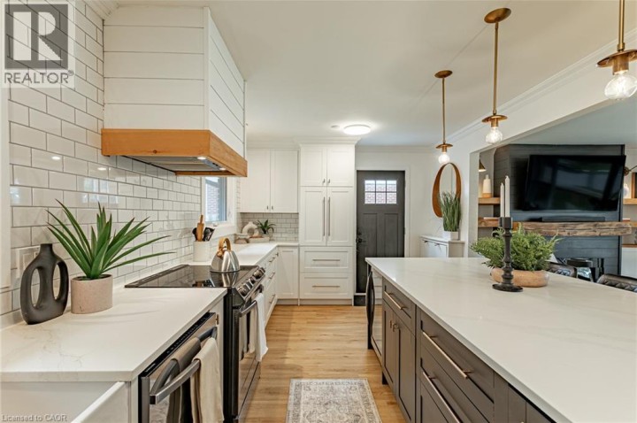 Photo 14 at 811 Hughson Street, Woodstock - North, Woodstock