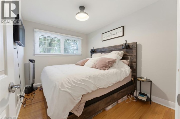Photo 13 at 35 Varadi Avenue, Brier Park, Brantford