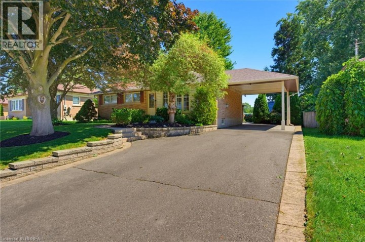 Photo 3 at 35 Varadi Avenue, Brier Park, Brantford