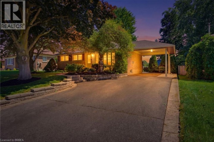 Photo 4 at 35 Varadi Avenue, Brier Park, Brantford