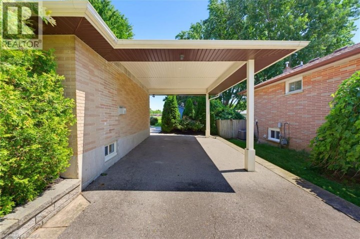 Photo 5 at 35 Varadi Avenue, Brier Park, Brantford