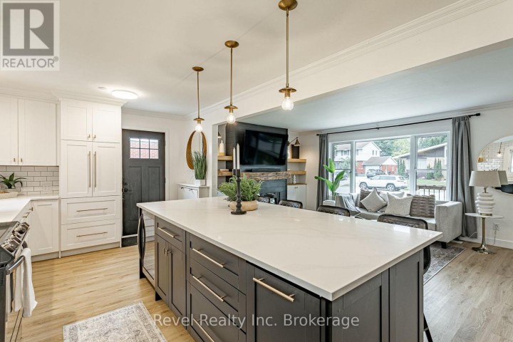 Photo 11 at 811 Hughson Street, Woodstock - North, Woodstock