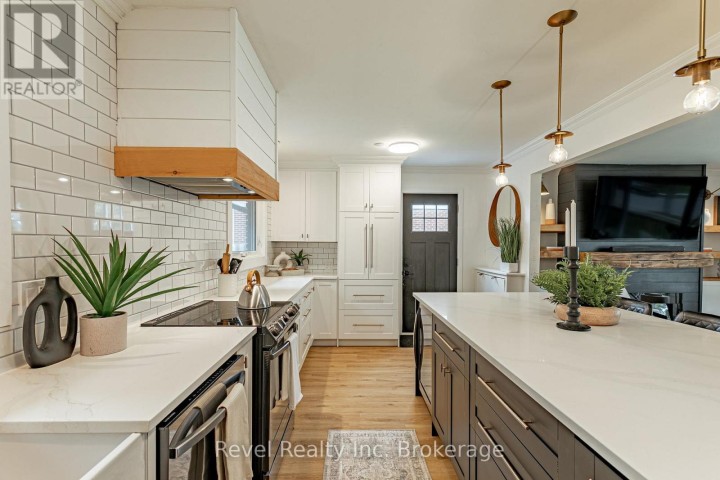 Photo 13 at 811 Hughson Street, Woodstock - North, Woodstock