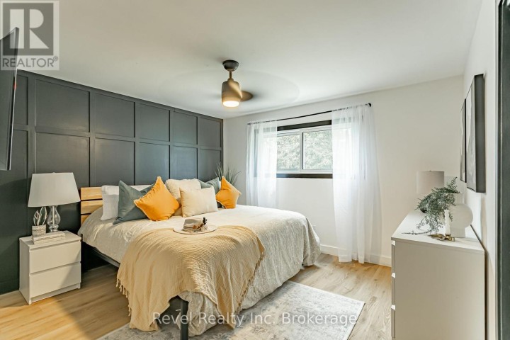 Photo 14 at 811 Hughson Street, Woodstock - North, Woodstock