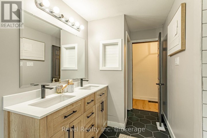 Photo 19 at 811 Hughson Street, Woodstock - North, Woodstock