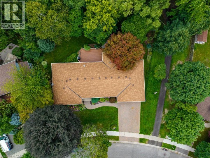 Photo 2 at 68 Royal Oak Drive, Rosedale / Gable Height, Brantford