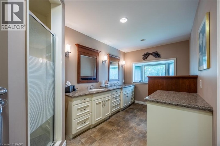 Photo 22 at 68 Royal Oak Drive, Rosedale / Gable Height, Brantford