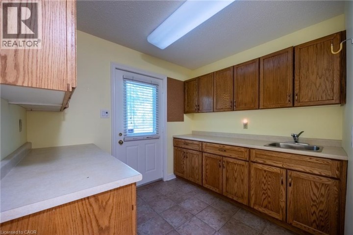 Photo 27 at 68 Royal Oak Drive, Rosedale / Gable Height, Brantford