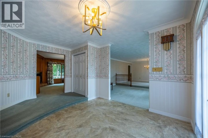 Photo 3 at 68 Royal Oak Drive, Rosedale / Gable Height, Brantford