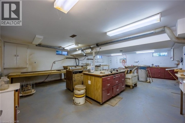 Photo 33 at 68 Royal Oak Drive, Rosedale / Gable Height, Brantford