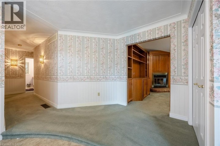 Photo 4 at 68 Royal Oak Drive, Rosedale / Gable Height, Brantford