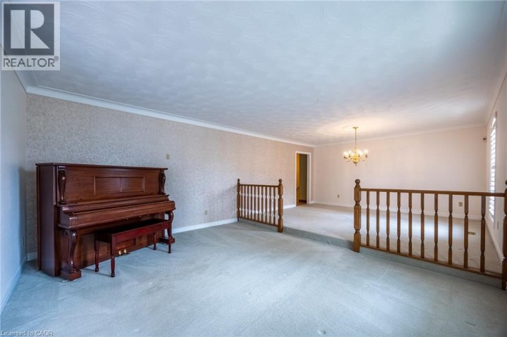 Photo 5 at 68 Royal Oak Drive, Rosedale / Gable Height, Brantford