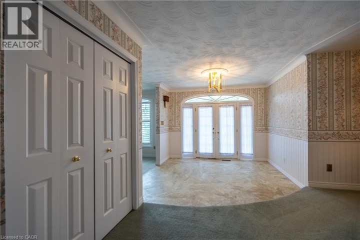 Photo 7 at 68 Royal Oak Drive, Rosedale / Gable Height, Brantford
