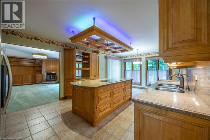 Photo 8 at 68 Royal Oak Drive, Rosedale / Gable Height, Brantford