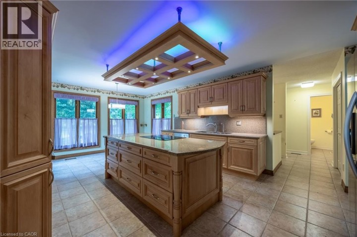 Photo 9 at 68 Royal Oak Drive, Rosedale / Gable Height, Brantford