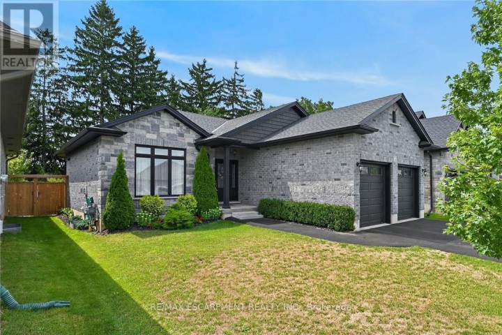 Photo 2 at 26 Stonebridge Place, Simcoe, Norfolk County