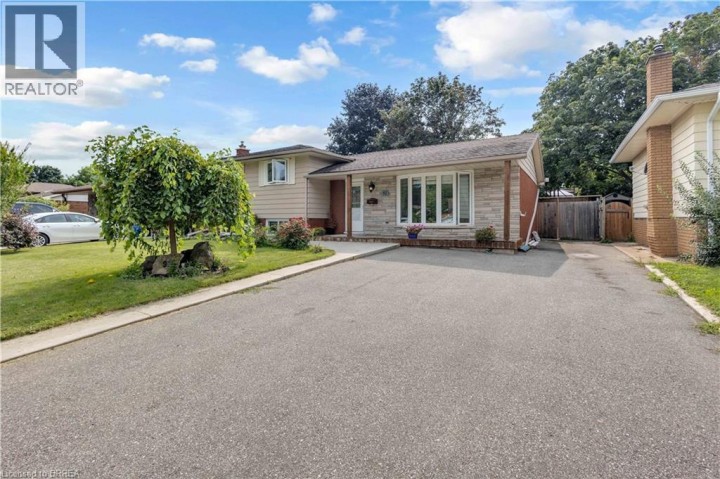 Photo 3 at 92 Brier Park Road, Brier Park, Brantford