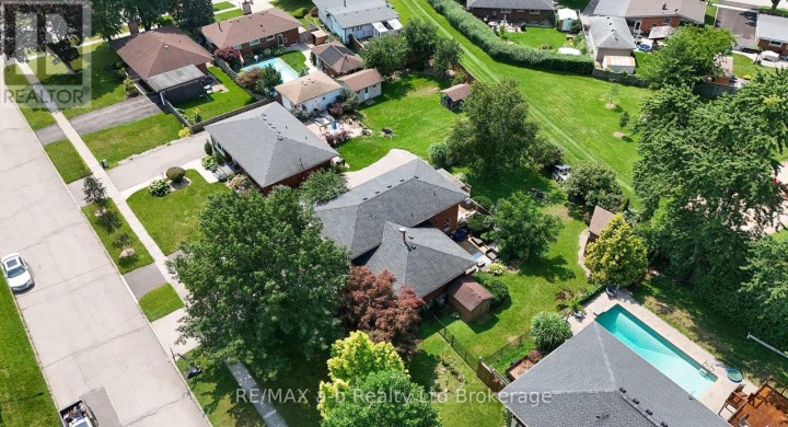 Photo 3 at 269 Ferncrest Road, Woodstock - North, Woodstock