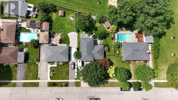 Photo 4 at 269 Ferncrest Road, Woodstock - North, Woodstock