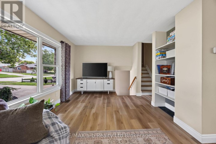 Photo 8 at 269 Ferncrest Road, Woodstock - North, Woodstock