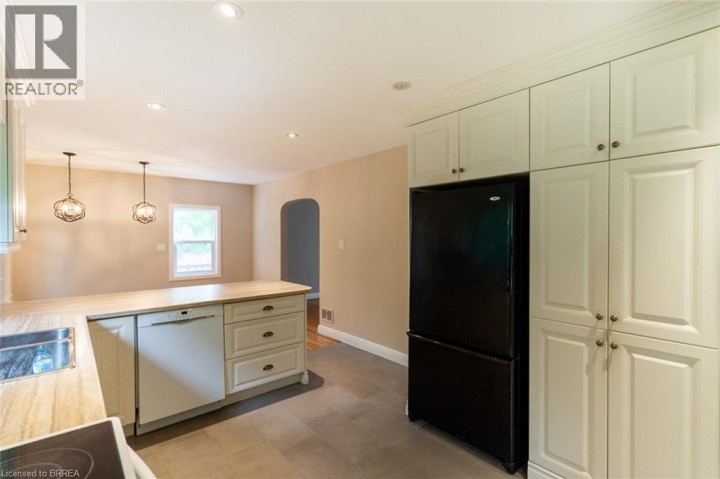 Photo 22 at 30 Proctor Avenue, Echo Place, Brantford